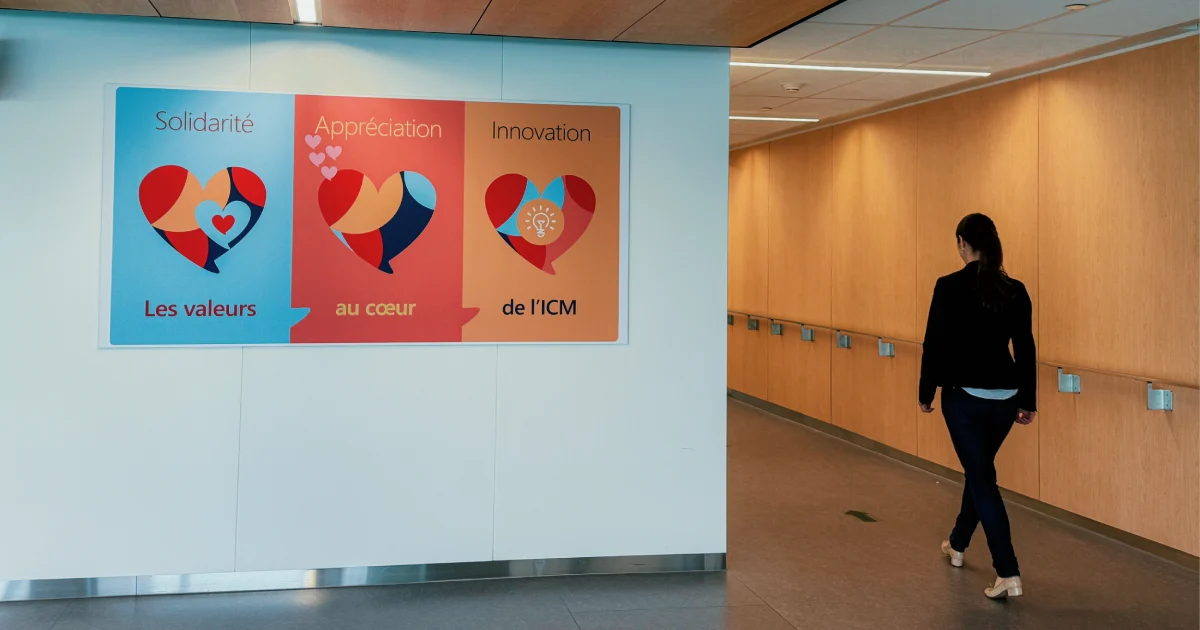 Valeurs de l’ICM affichées dans les couloirs : Solidarité, Appréciation, Innovation.